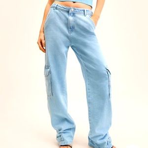 Mango cargo jean size 6 - Bridgerton stars